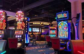 Shio Table lobby on kingkong4d pools showing multiple table tiers, dealer names, and live stake information